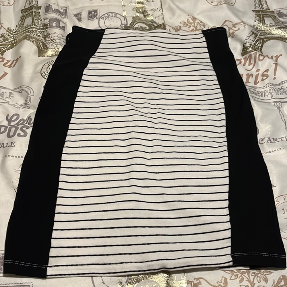 Pencil fit skirt with slit in the back. Zips in back. Very cute & comfy.